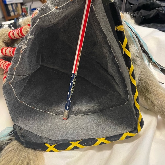 Handmade “real” Indian headdress great for costume or pow wow - Picture 6 of 10